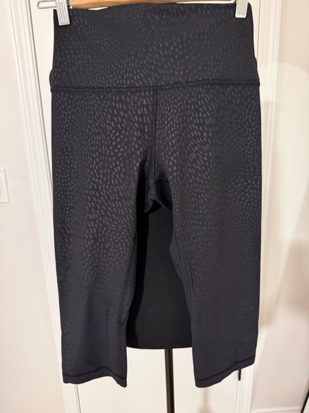 lululemon athletica Charcoal Black Textured Capri Leggings